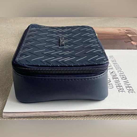 Missoni For Delta Travel /Toiletry Case/Bag Exclusive 2024 Release In Navy Blue - Picture 7 of 16